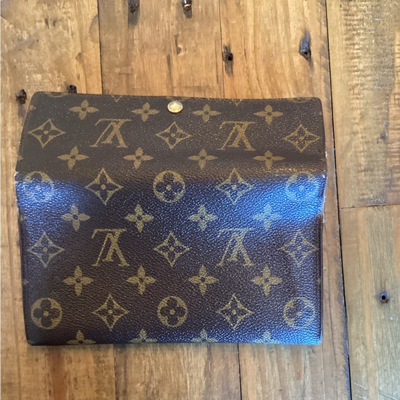 LV Sarah Monogram Wallet. - Picture 9 of 12